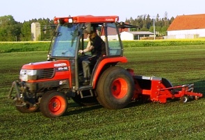 Tiefenlockerer bis 20 cm, hydraulischer Gewichtstransfer